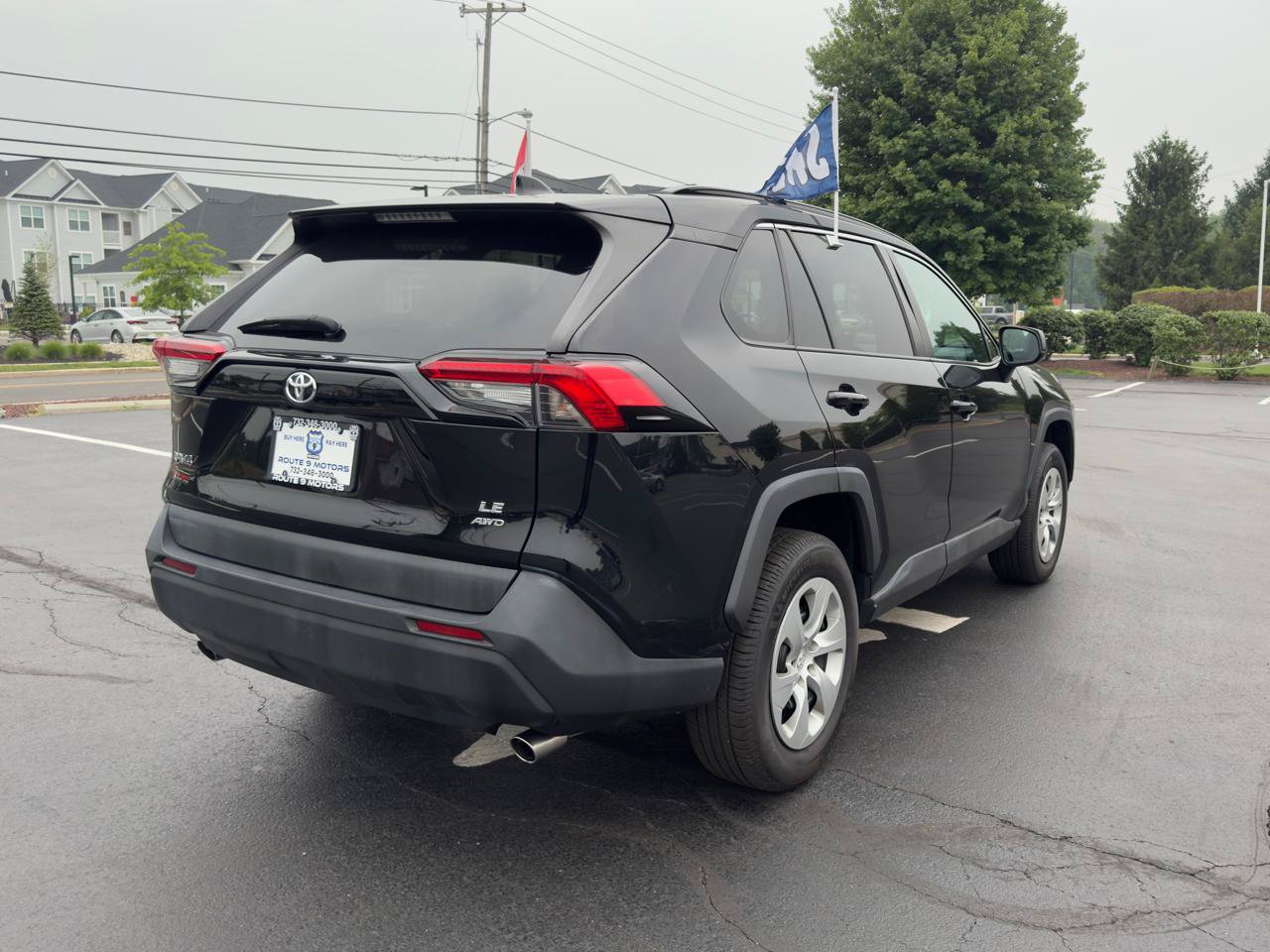 Used 2021 Toyota RAV4 LE AWD/4WD image 6