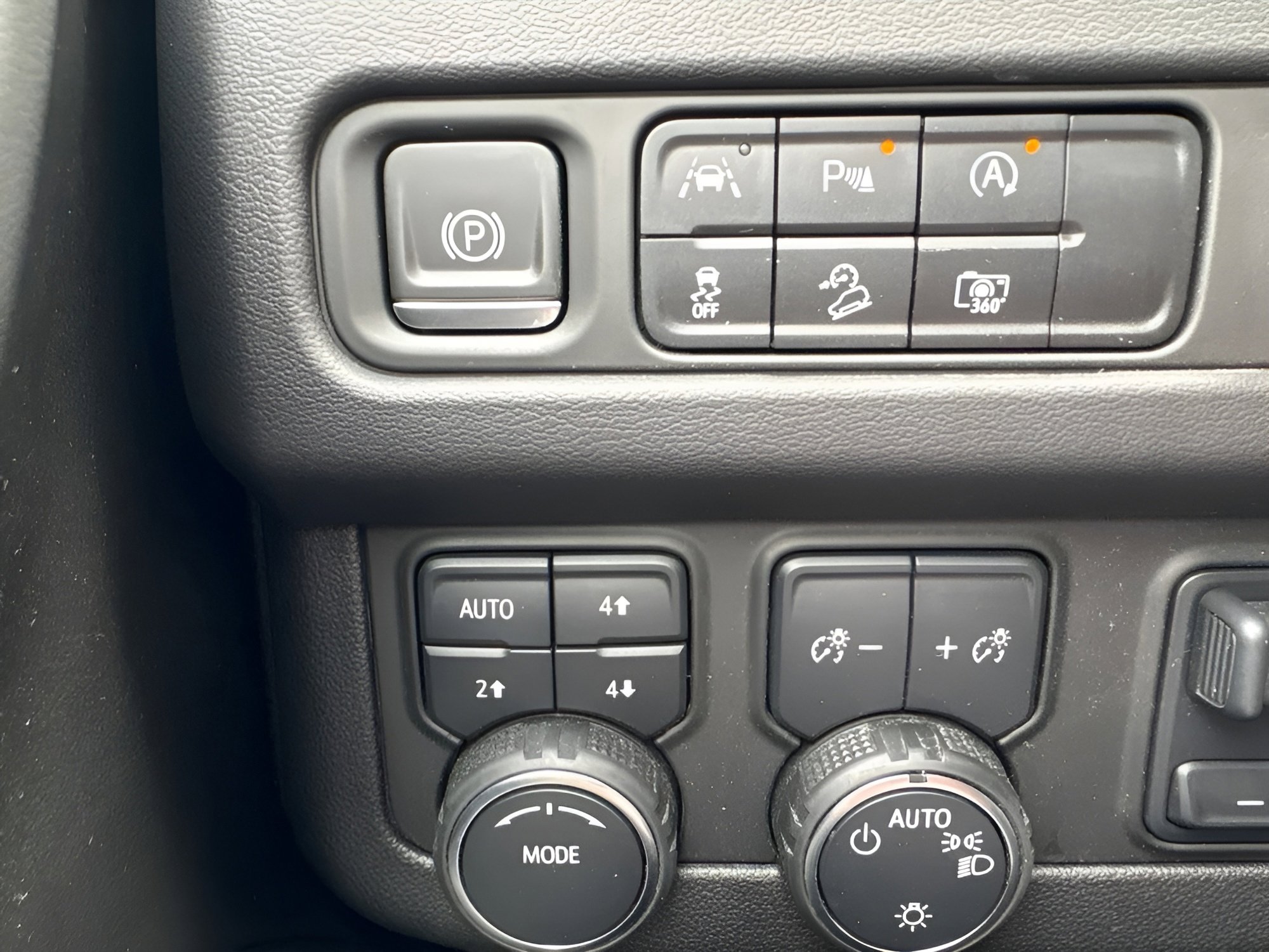 Used 2023 Chevrolet Tahoe Premier w/ Premium Package AWD/4WD image 28