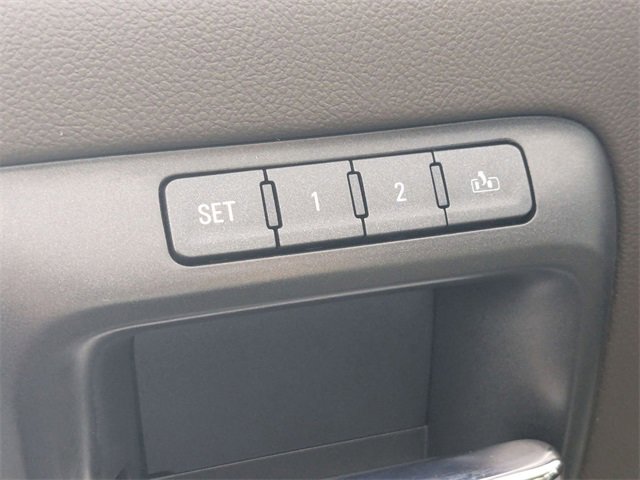 Used 2017 GMC Sierra 2500 SLT w/ Driver Alert Package image 11