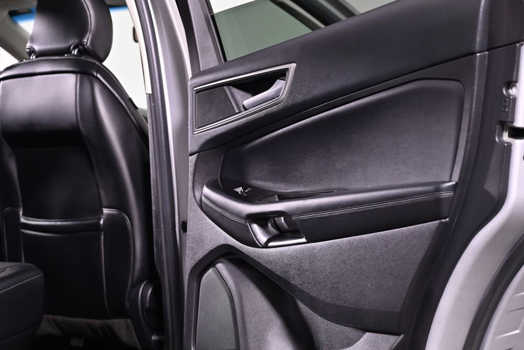 Used 2015 Ford Edge SEL w/ Equipment Group 201A image 32