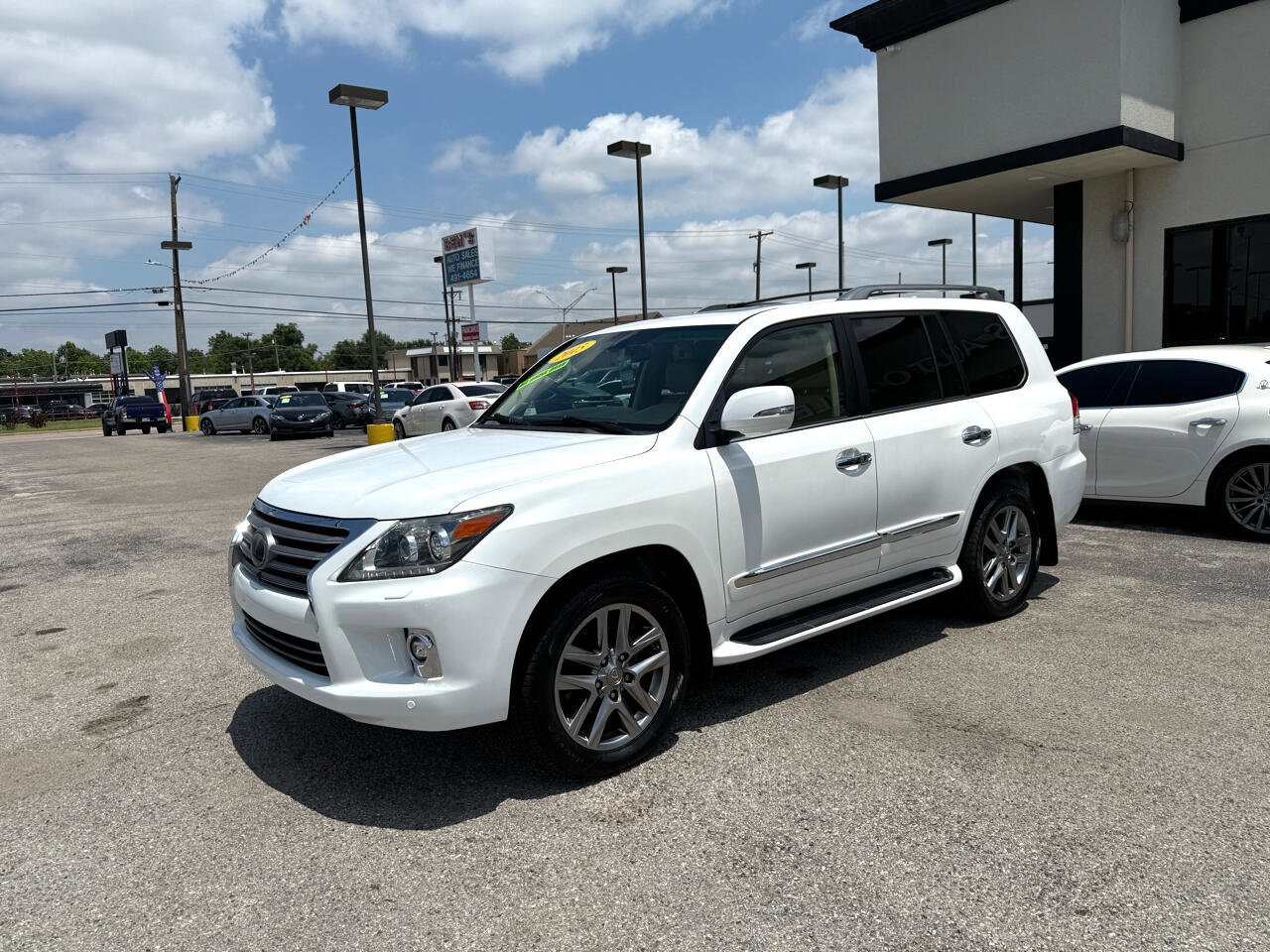 Used 2015 Lexus LX 570 4WD image 2