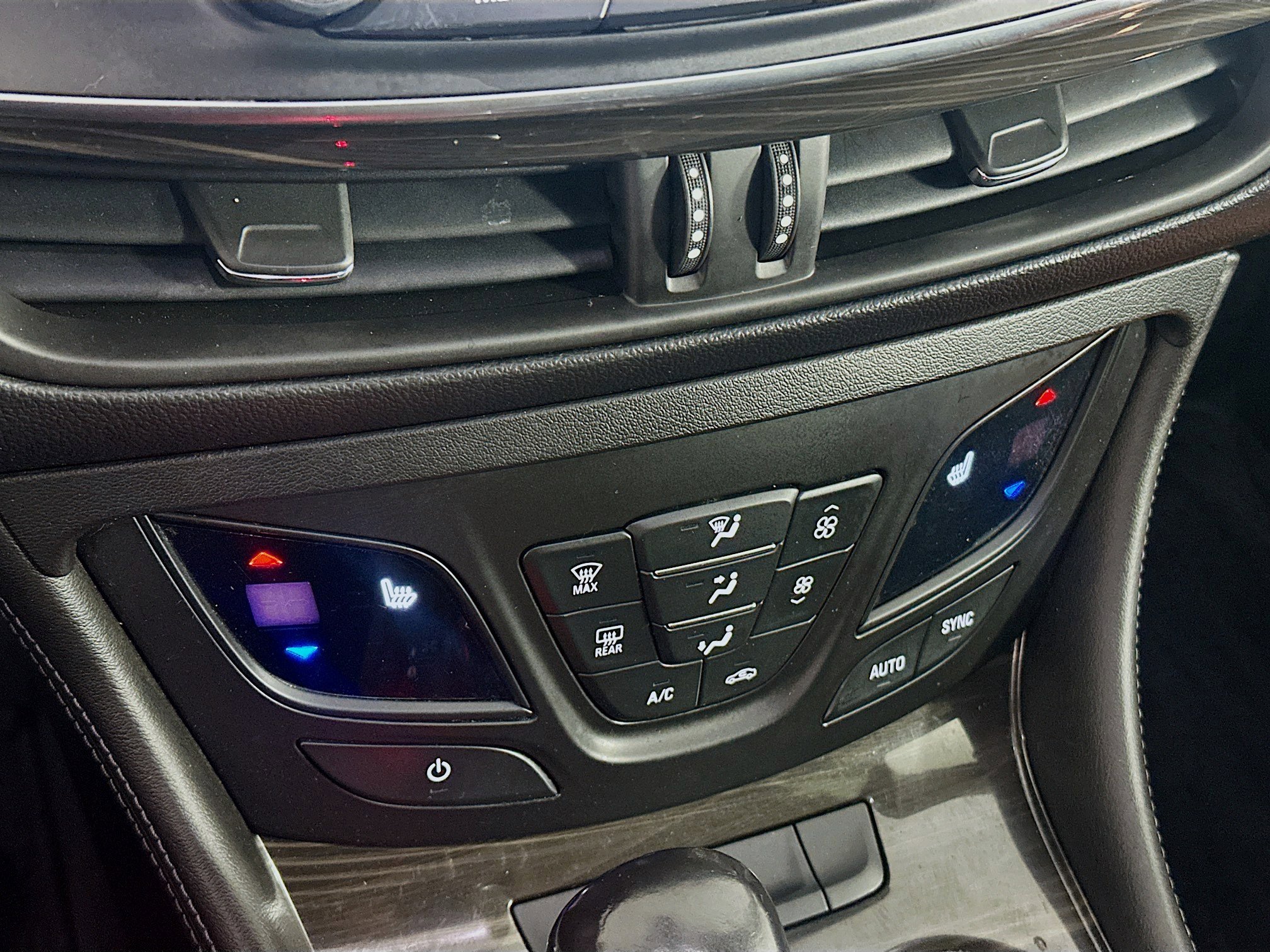 Used 2020 Buick Envision Essence image 23