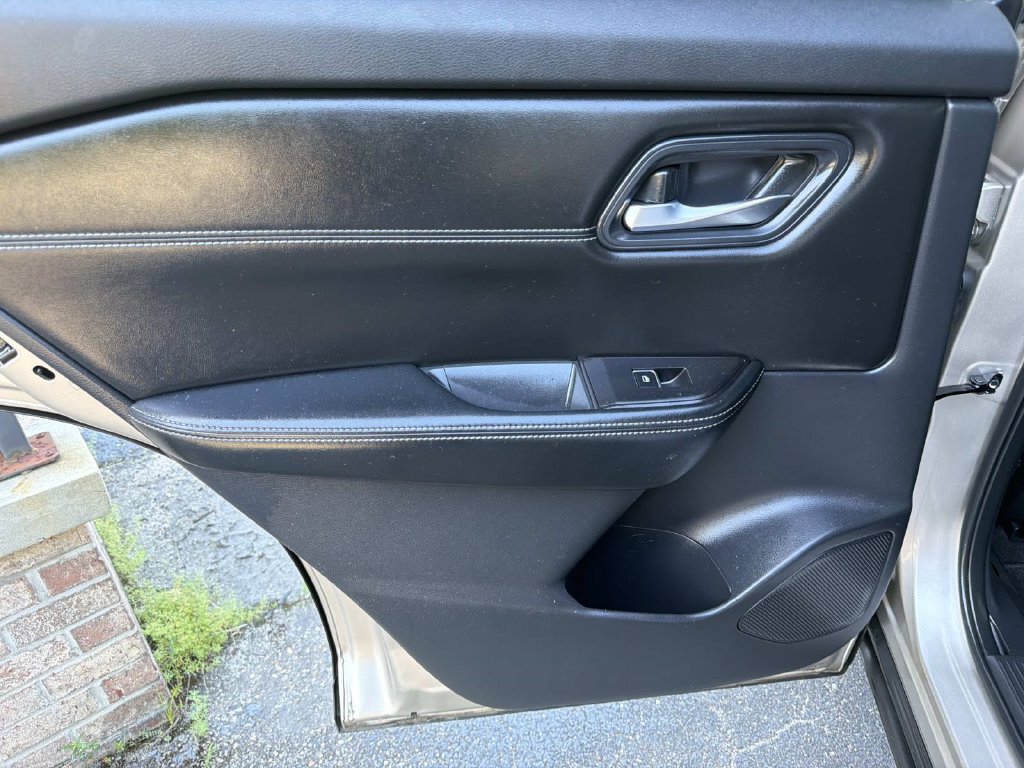 Used 2024 Nissan Rogue SL w/ SL Premium Package FWD image 16