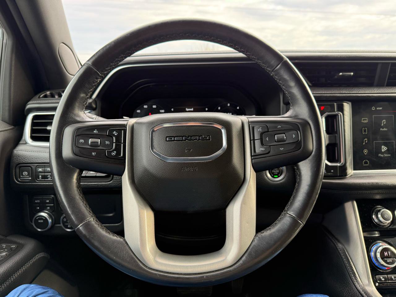 Used 2022 GMC Yukon XL Denali AWD/4WD image 26