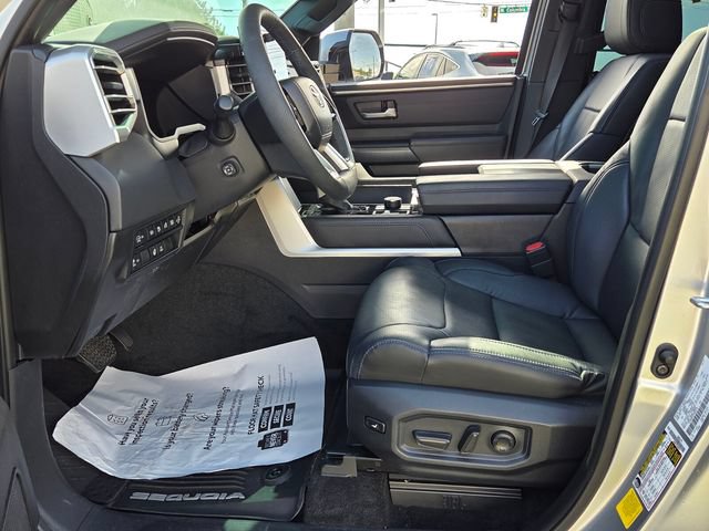 Used 2025 Toyota Sequoia Platinum AWD/4WD image 5