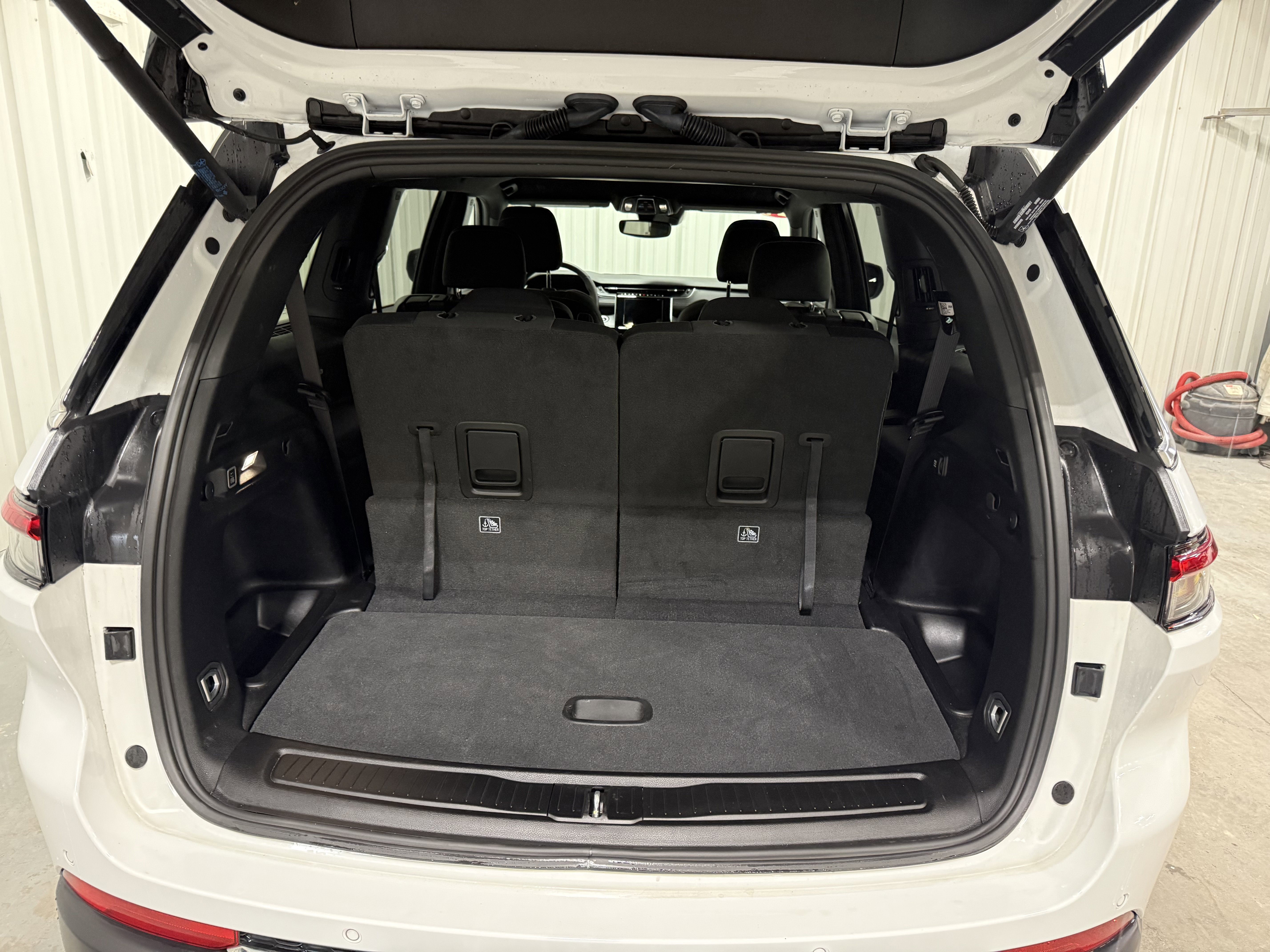 Used 2024 Jeep Grand Cherokee L Laredo w/ Luxury Tech Group I image 7