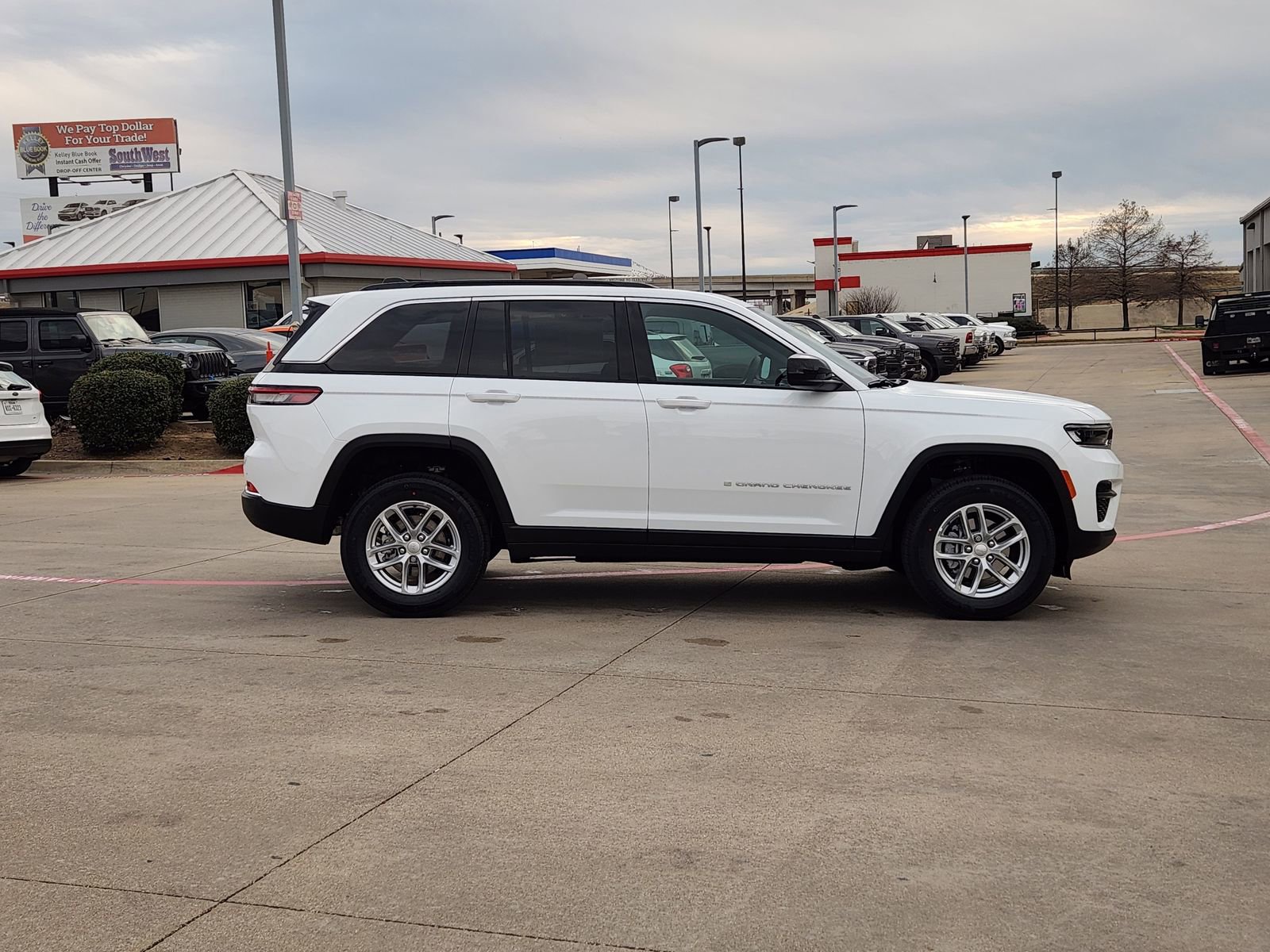 New 2025 Jeep Grand Cherokee Laredo X RWD image 7