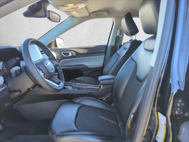 Used 2022 Jeep Compass Latitude image 11
