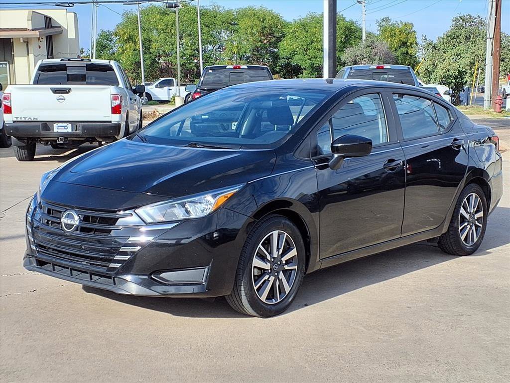 Used 2023 Nissan Versa SV image 3