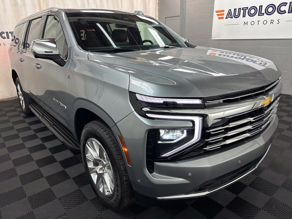 Used 2025 Chevrolet Suburban Premier AWD/4WD image 2
