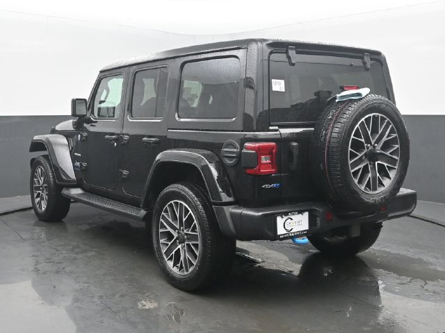 Used 2023 Jeep Wrangler Unlimited Sahara w/ Cold Weather Group AWD/4WD image 4