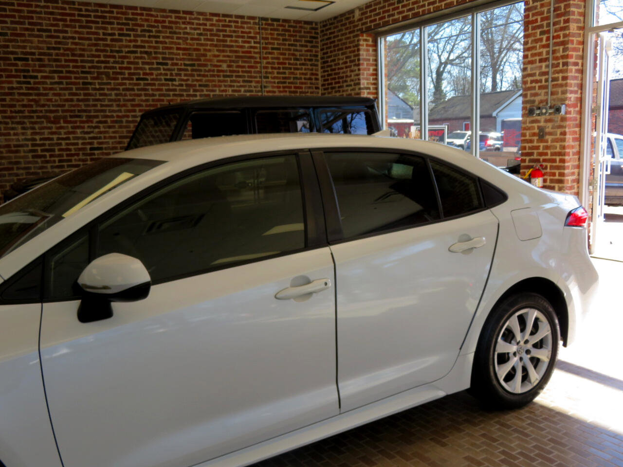 Used 2020 Toyota Corolla LE image 67