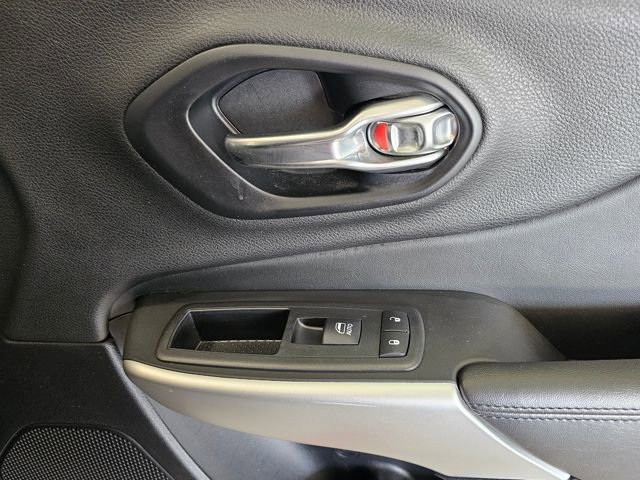 Used 2018 Jeep Cherokee Overland w/ Technology Group image 35