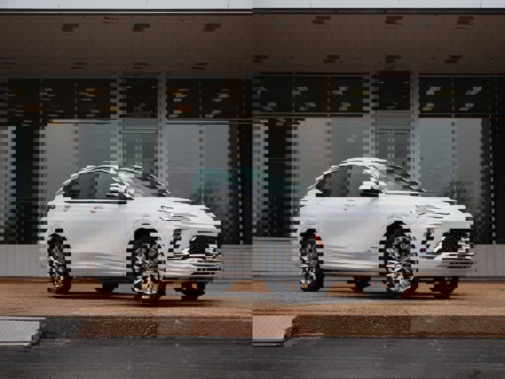 Used 2025 Buick Envista Avenir image 2