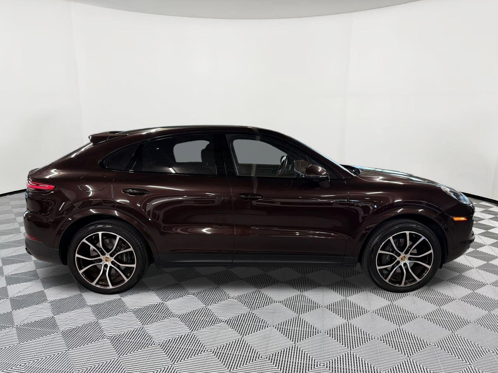 Used 2023 Porsche Cayenne Platinum Edition AWD/4WD image 8