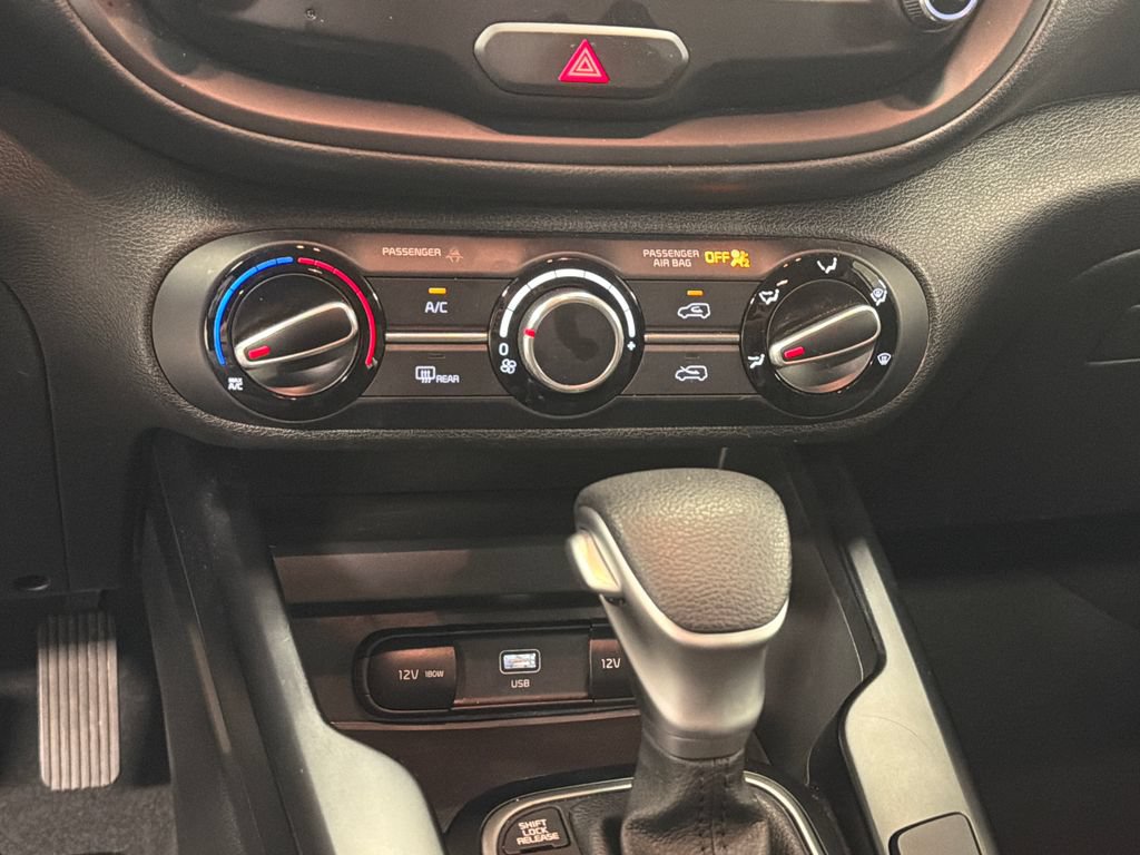 Used 2025 Kia Soul LX w/ LX Technology Package FWD image 35