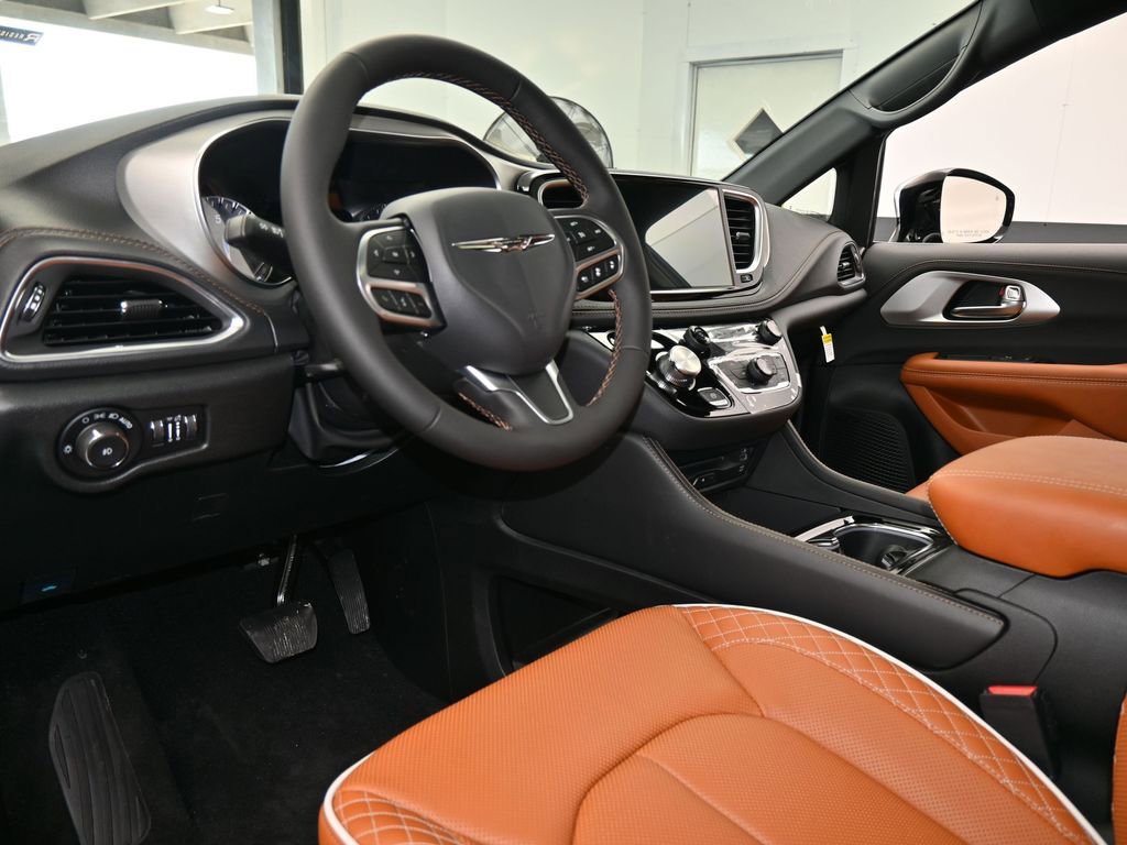 New 2026 Chrysler Pacifica Pinnacle image 13