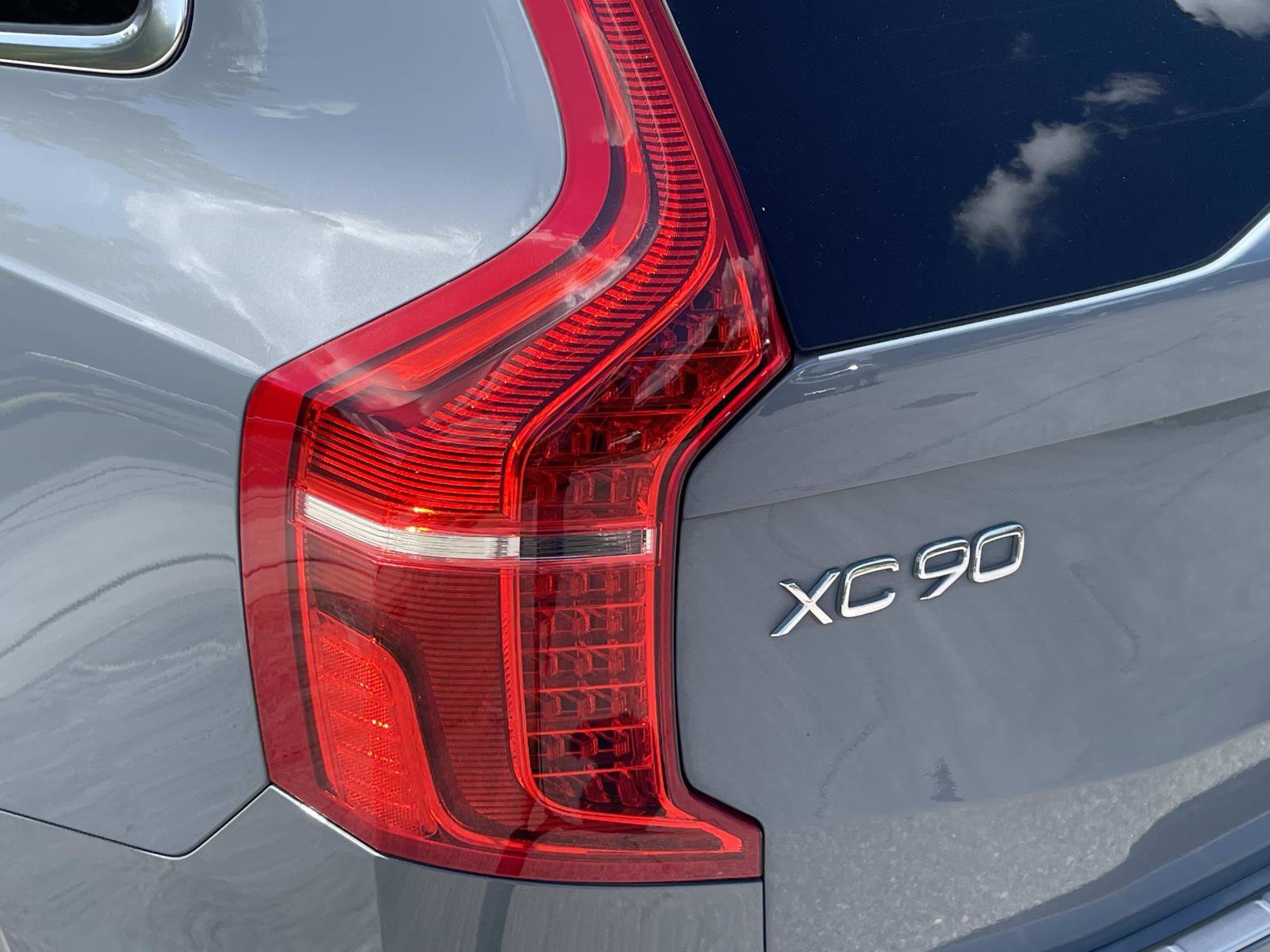 Used 2020 Volvo XC90 T6 Momentum w/ Protection Package Premier AWD/4WD image 12
