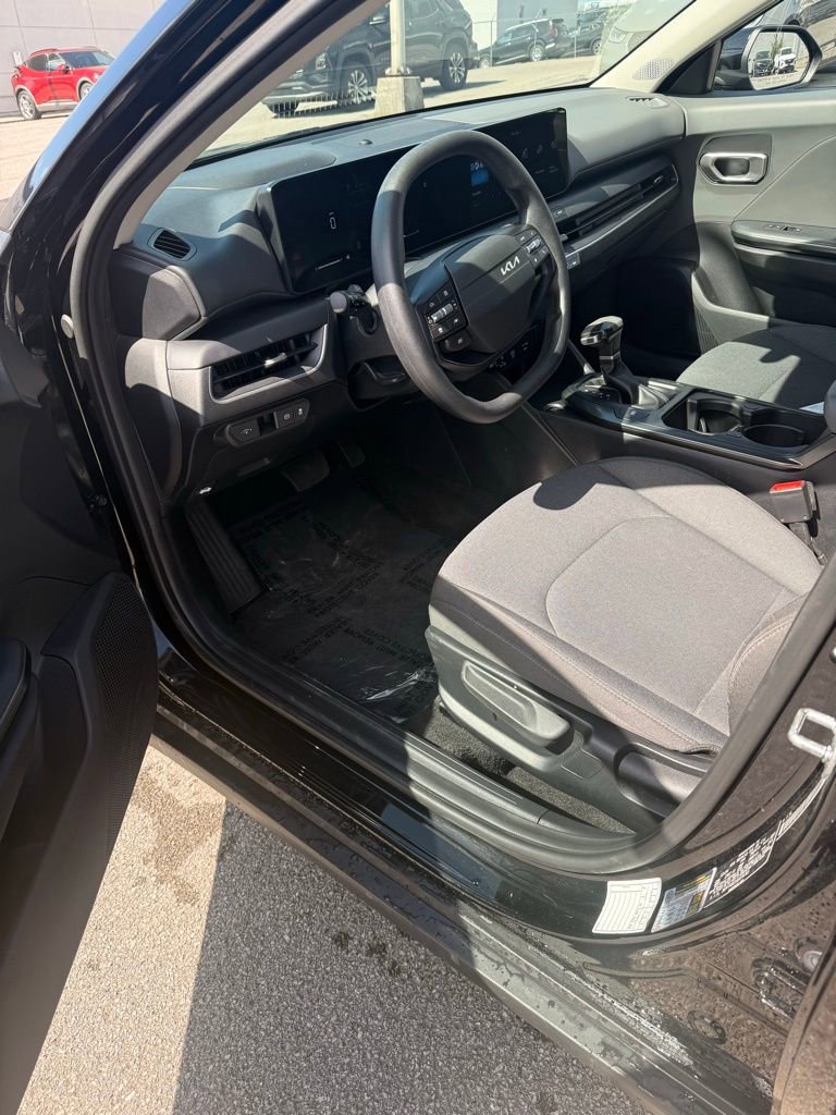 Used 2025 Kia K4 LXS image 7
