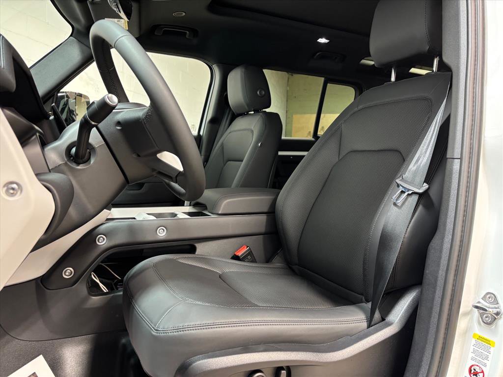 Used 2026 Land Rover Defender 110 X-Dynamic SE image 22