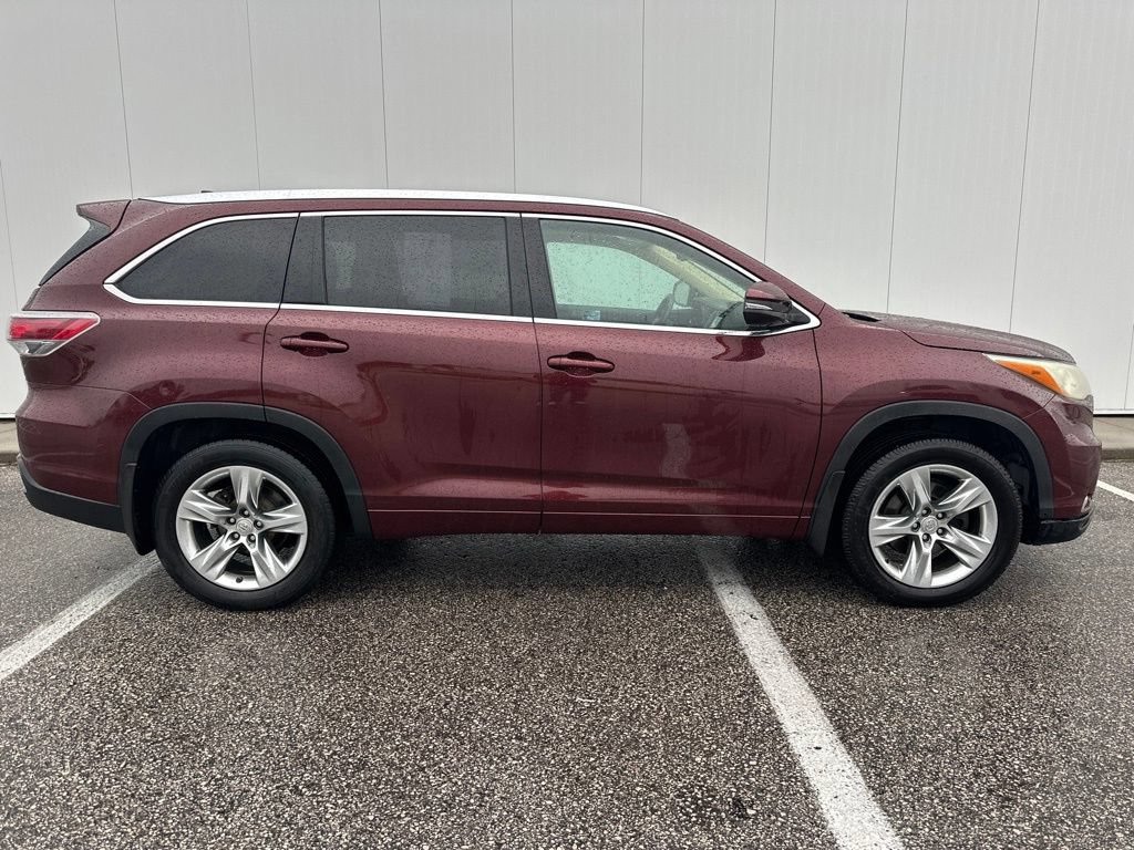 Used 2015 Toyota Highlander Limited w/ Driver Technology Package AWD/4WD image 9