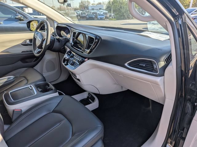 Used 2024 Chrysler Pacifica Touring-L FWD image 33