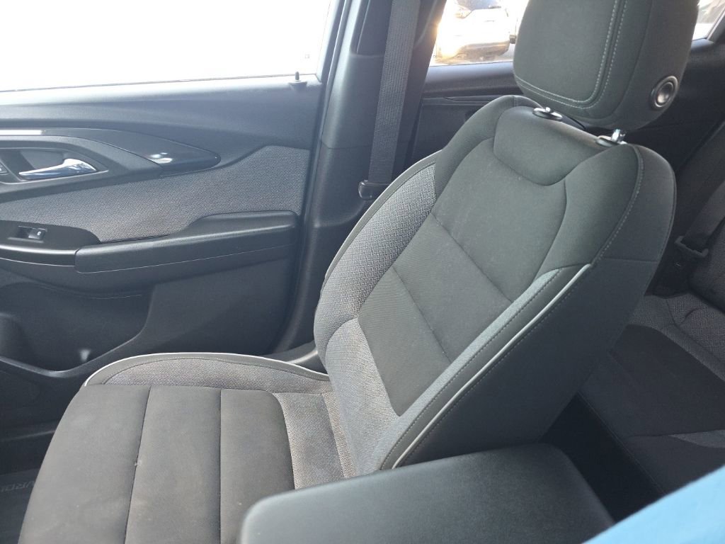 Used 2022 Chevrolet TrailBlazer LT w/ LPO, Blackout Package image 25