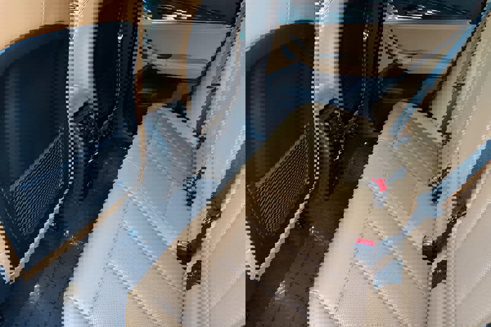 Used 2024 BMW X4 xDrive30i w/ Premium Package image 4