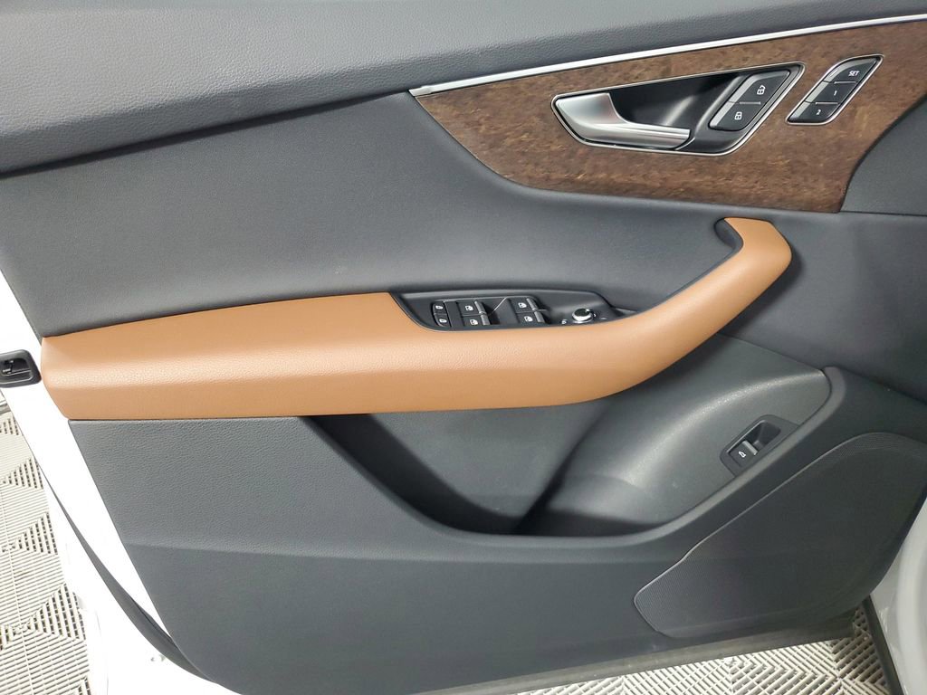 Used 2025 Audi Q7 3.0T Premium w/ Convenience Package image 18