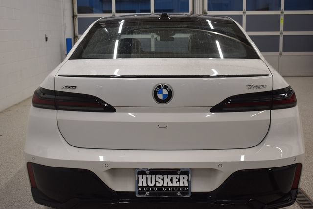 Used 2024 BMW 740i xDrive w/ Executive Package AWD/4WD image 11
