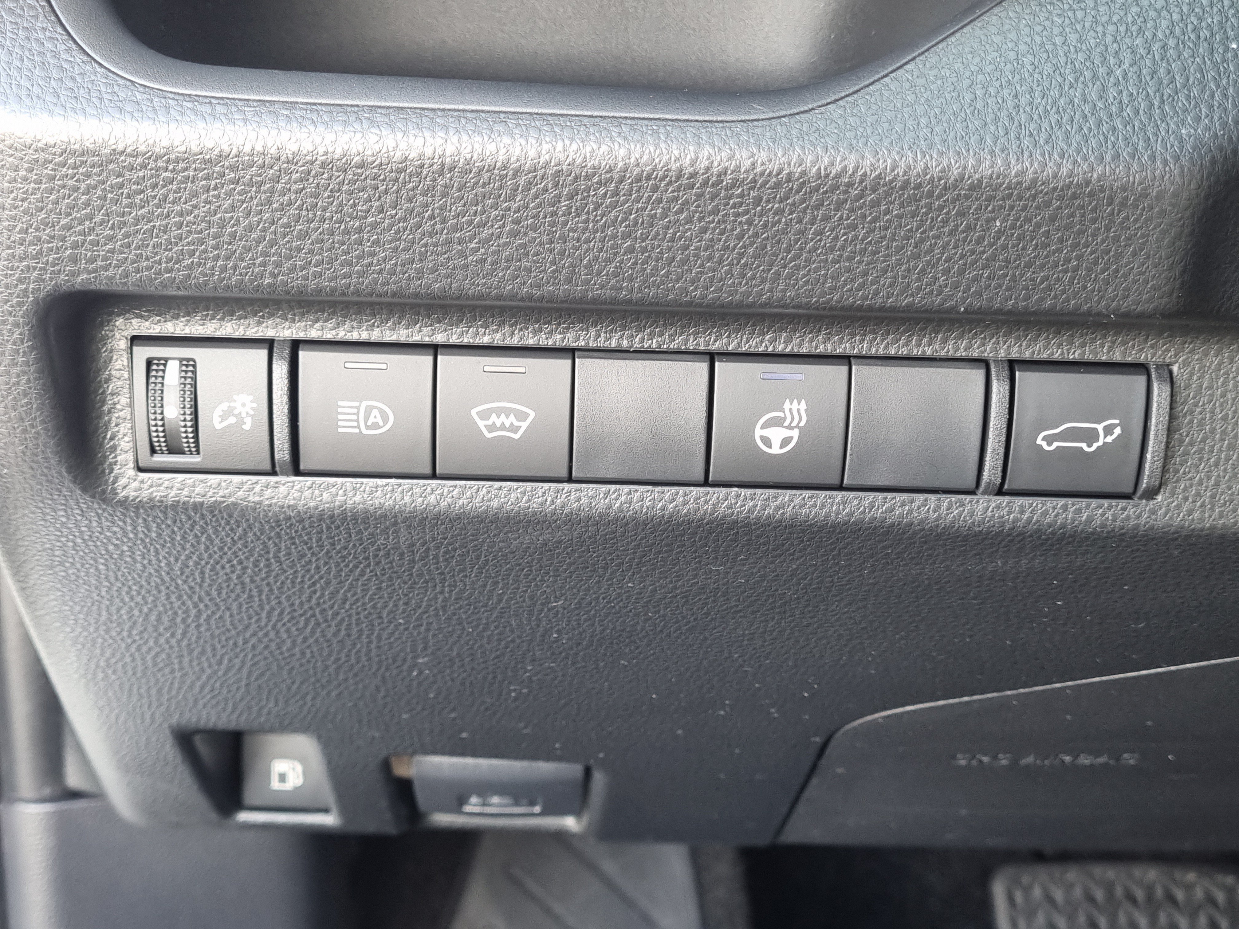 Used 2025 Toyota RAV4 XLE Premium w/ Weather Package AWD/4WD image 24