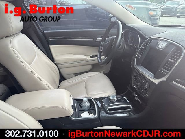 Used 2017 Chrysler 300 Limited w/ Value Package AWD/4WD image 7