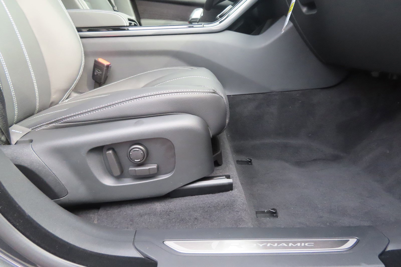 Used 2023 Land Rover Range Rover Velar R-Dynamic S image 20