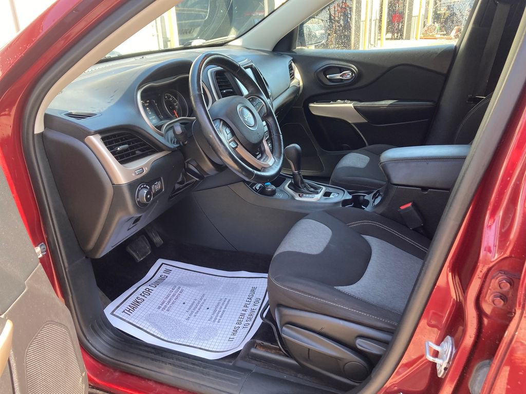 Used 2018 Jeep Cherokee Latitude AWD/4WD image 12