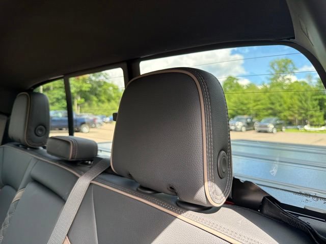 Used 2025 GMC Canyon Denali AWD/4WD image 13