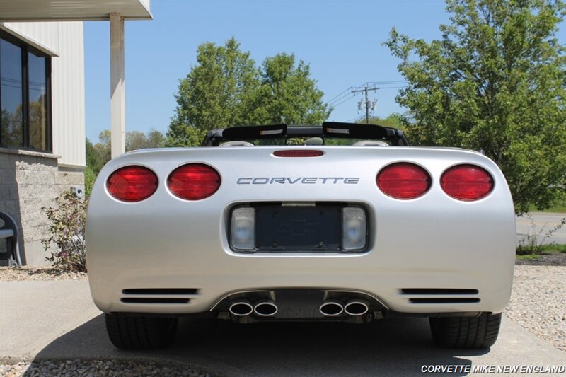 Used 2002 Chevrolet Corvette Coupe w/ Preferred Equipment Group2 RWD image 16