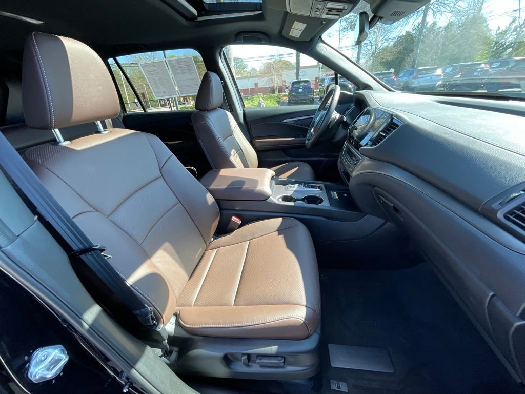 Certified 2025 Honda Passport EX-L image 33