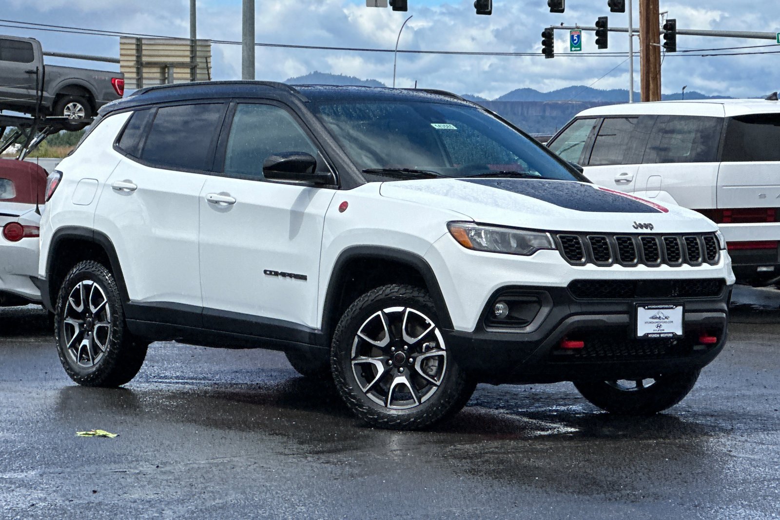 Used 2025 Jeep Compass Trailhawk w/ Trailer Tow Group AWD/4WD image 2
