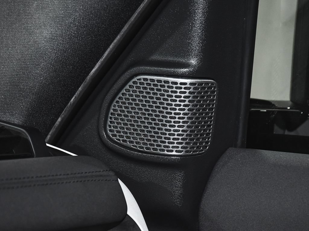 Used 2023 Land Rover Defender 90 X-Dynamic SE AWD/4WD image 31
