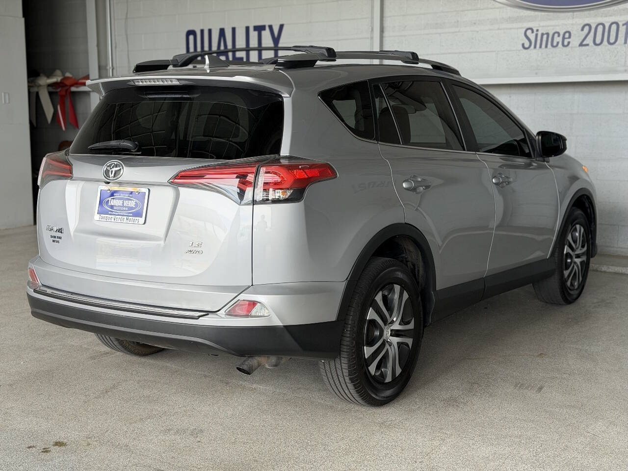 Used 2017 Toyota RAV4 LE w/ Carpet Mat Package AWD/4WD image 6