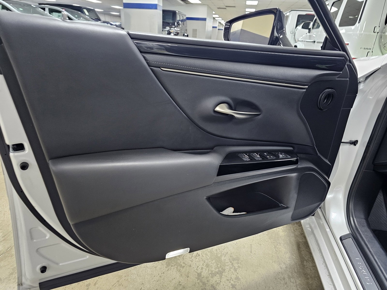 Used 2023 Lexus ES 350 image 11