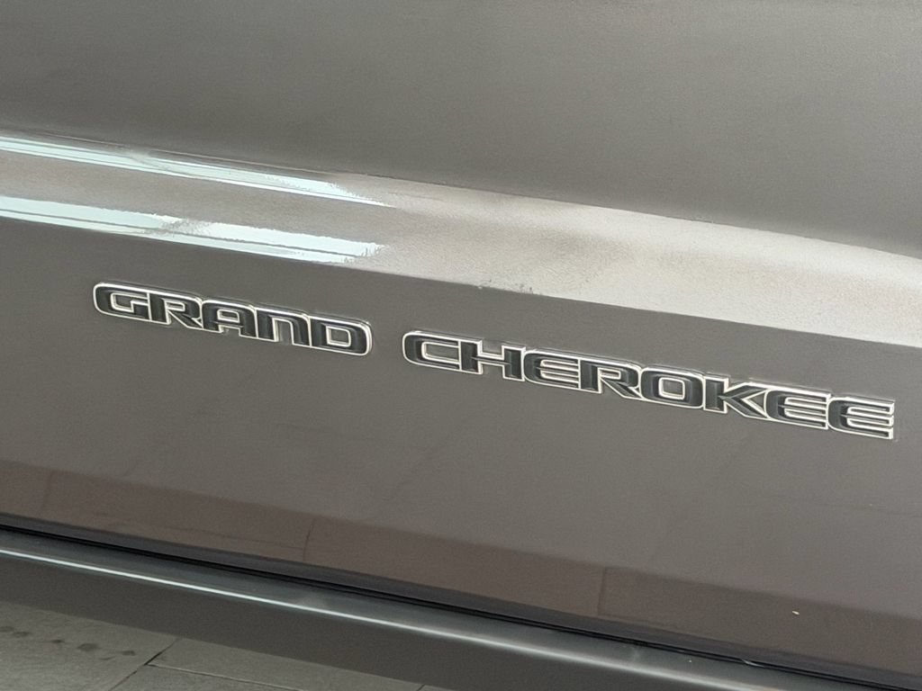 Used 2018 Jeep Grand Cherokee Limited RWD image 10