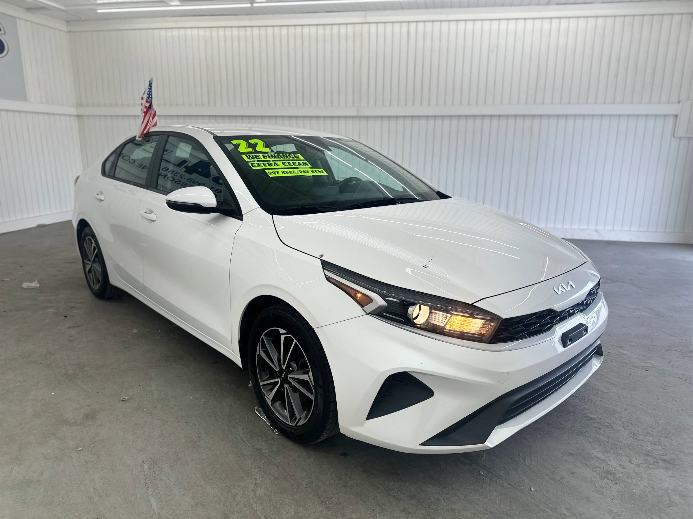 Used 2022 Kia Forte LXS w/ LXS Technology Package image 3