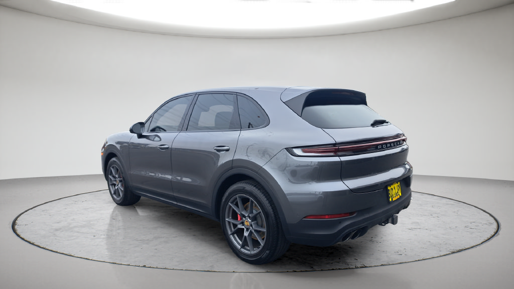 Used 2024 Porsche Cayenne S AWD/4WD image 7