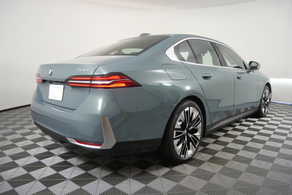 Certified 2027 BMW 530i RWD image 4