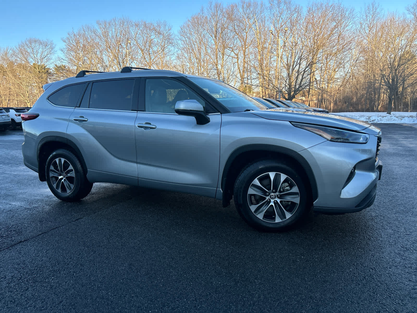 Used 2022 Toyota Highlander XLE image 3