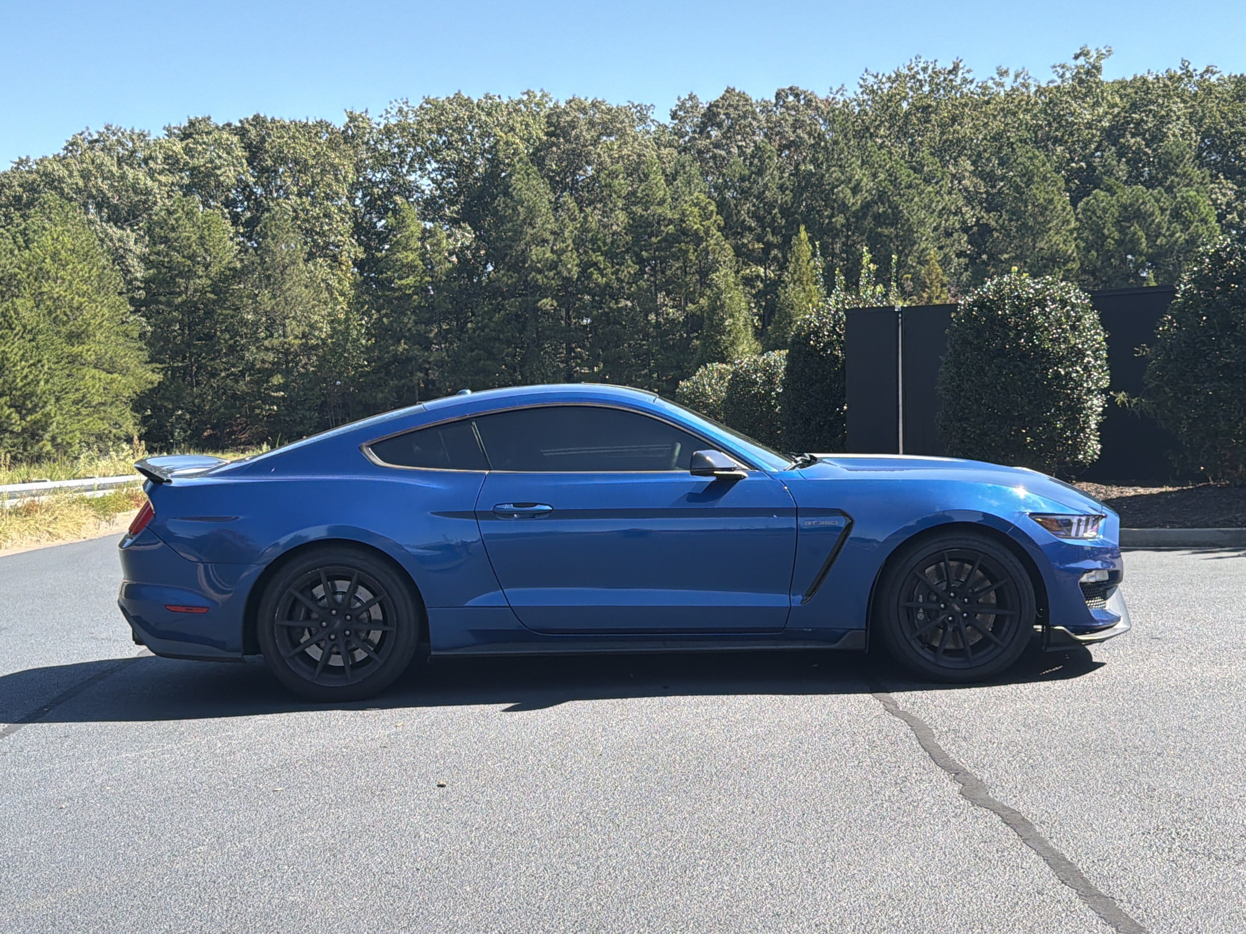 Used 2017 Ford Mustang Shelby GT350 w/ Electronics Package RWD image 5