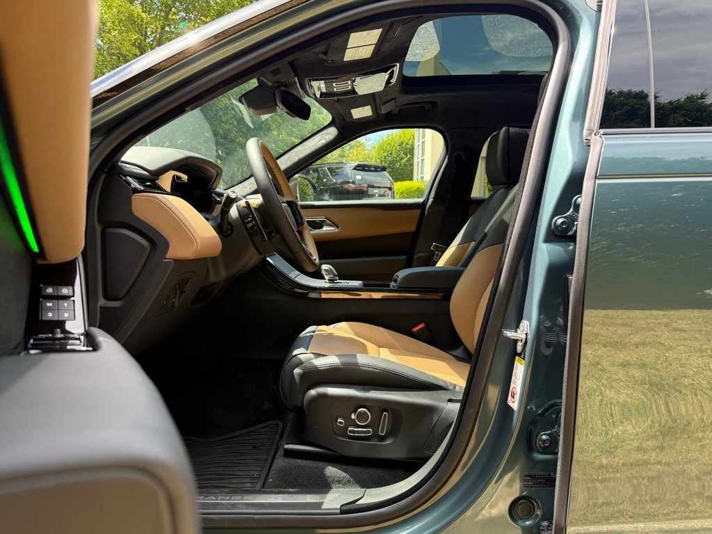 Used 2026 Land Rover Range Rover Velar Autobiography image 6