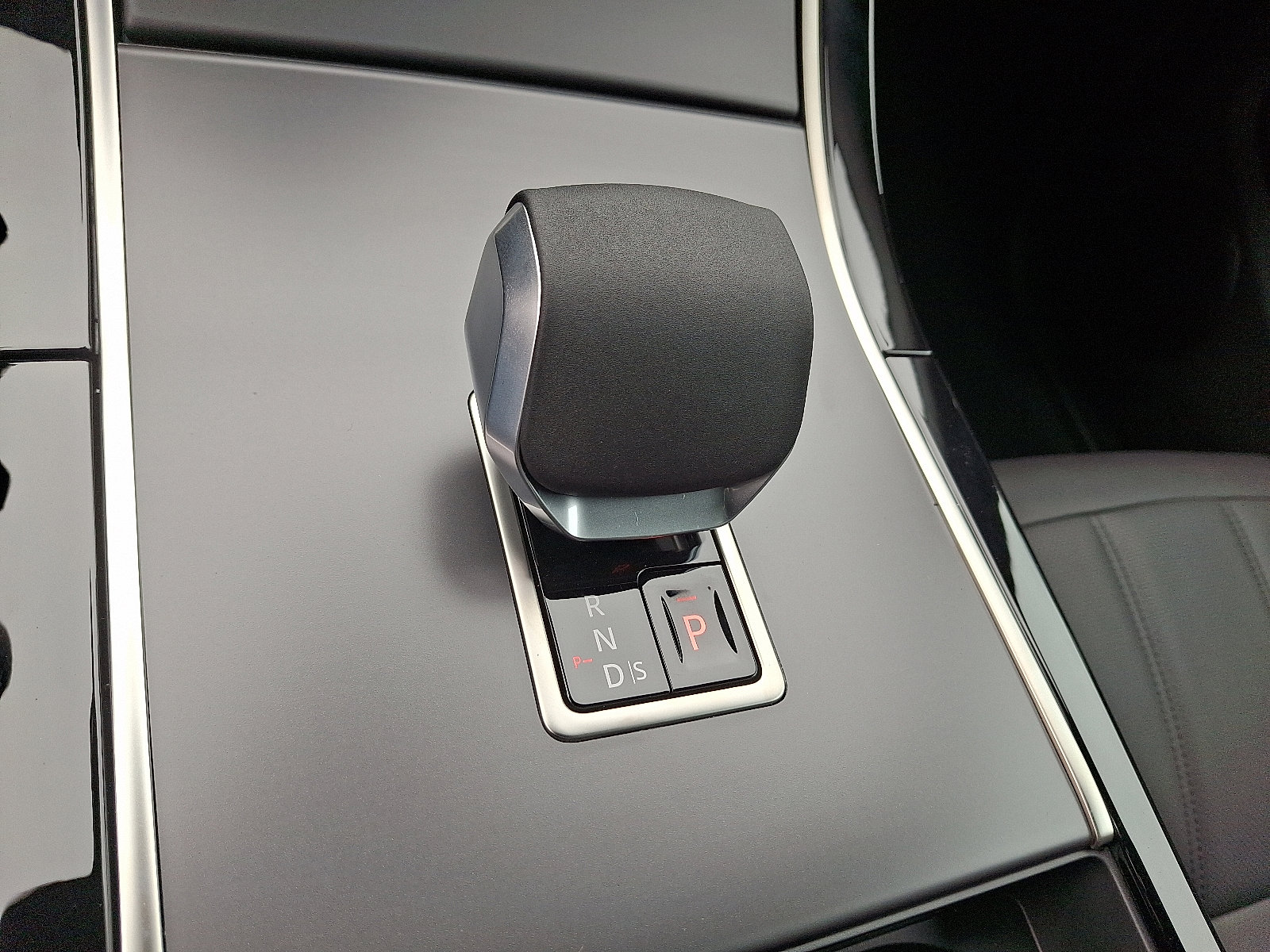 New 2026 Land Rover Range Rover Evoque S image 15