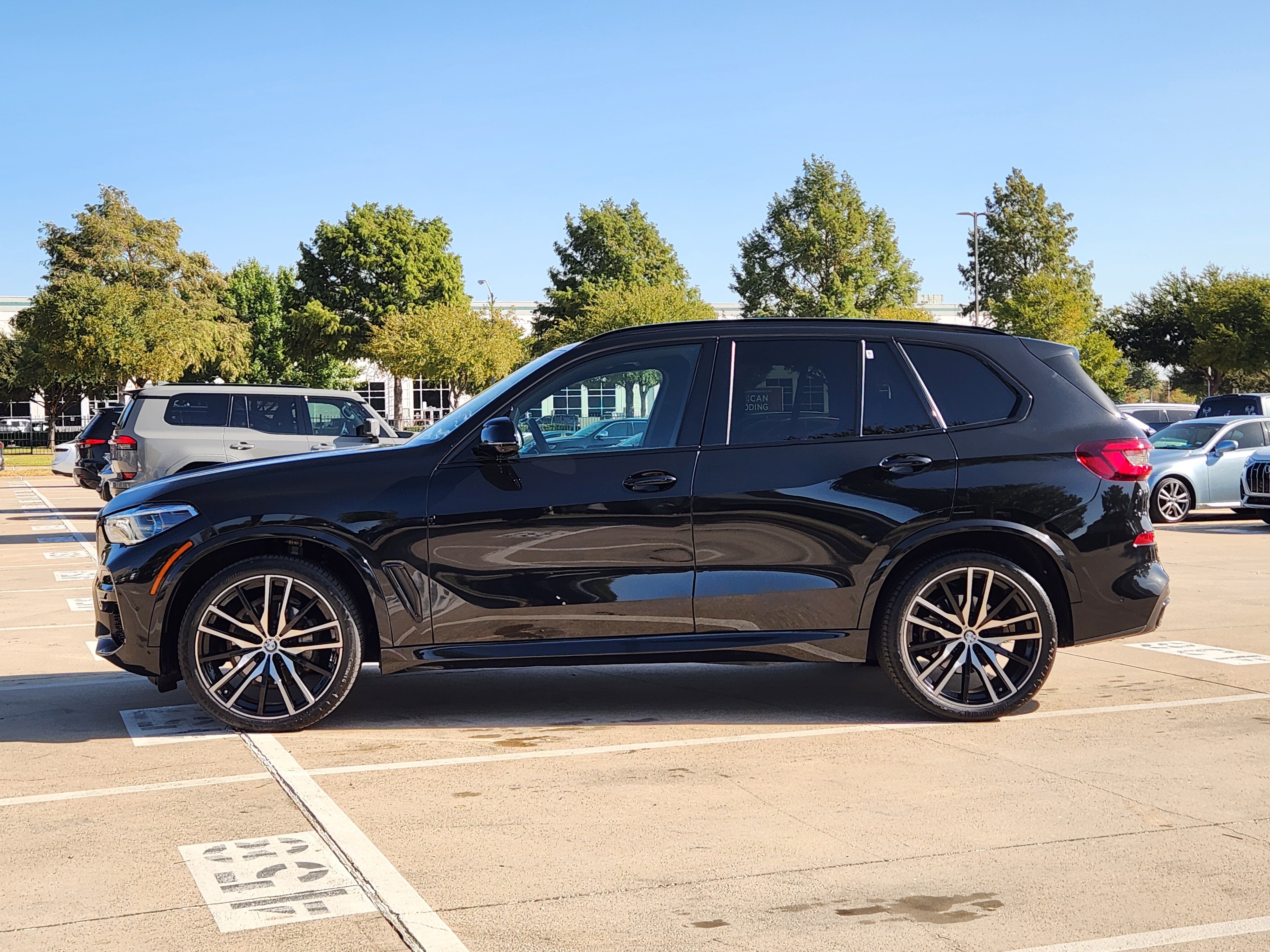 Used 2022 BMW X5 xDrive40i w/ M Sport Package AWD/4WD image 3